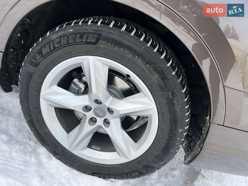 Внедорожник / Кроссовер Audi Q7 2015 в Хмельницком