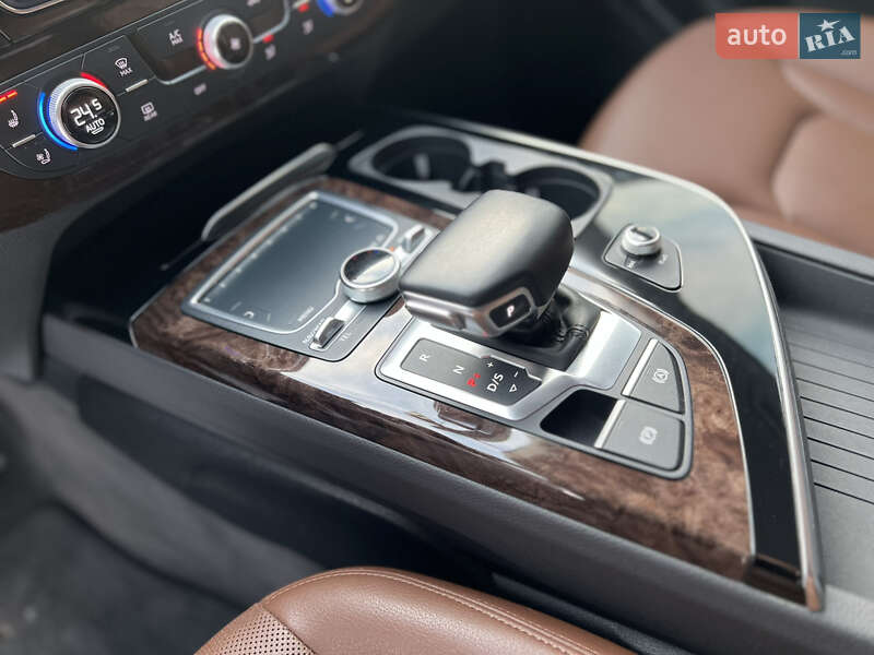 Внедорожник / Кроссовер Audi Q7 2015 в Хмельницком