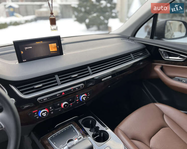 Внедорожник / Кроссовер Audi Q7 2015 в Хмельницком