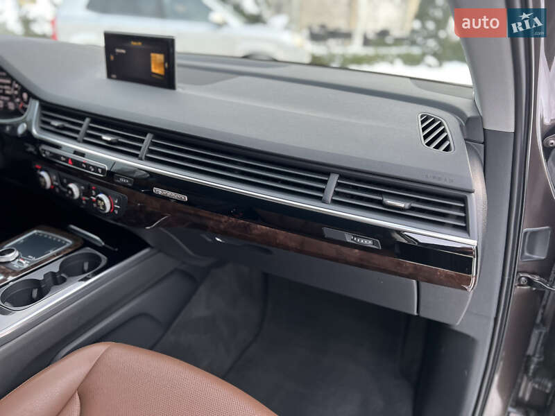 Внедорожник / Кроссовер Audi Q7 2015 в Хмельницком