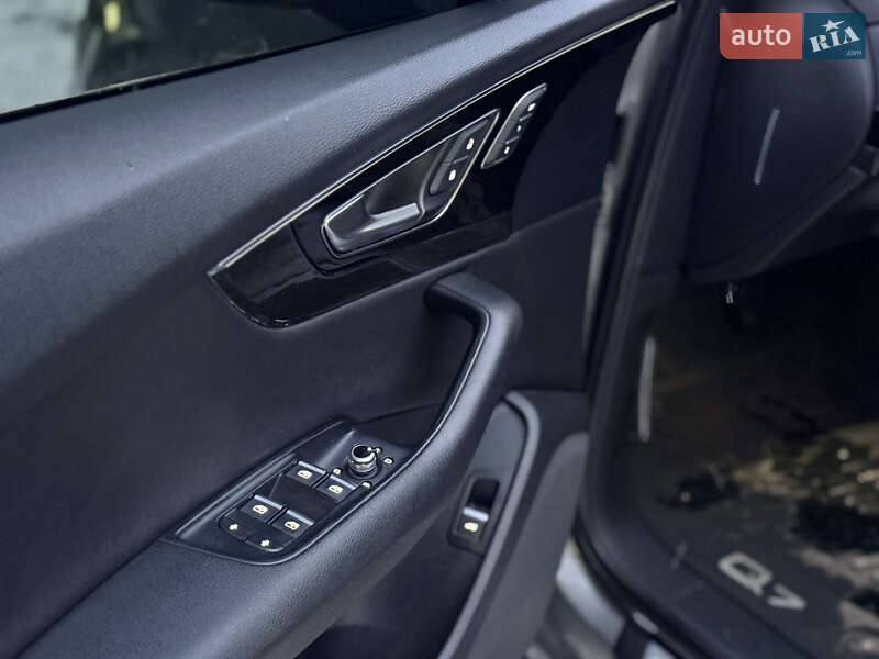 Внедорожник / Кроссовер Audi Q7 2017 в Харькове