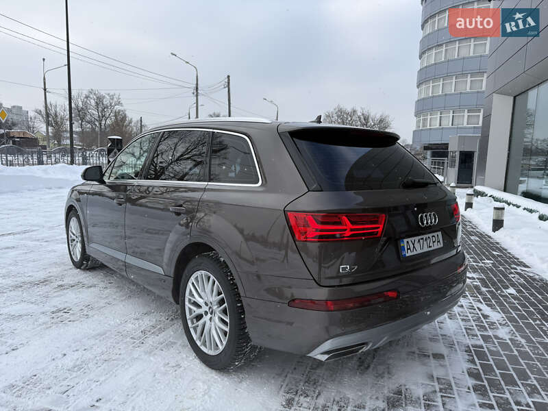 Внедорожник / Кроссовер Audi Q7 2017 в Харькове