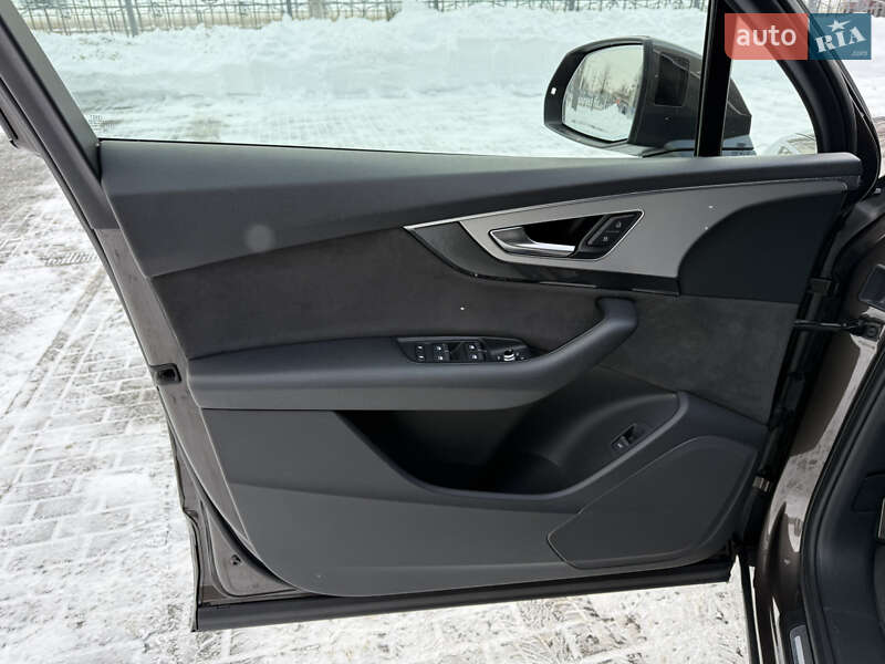 Внедорожник / Кроссовер Audi Q7 2017 в Харькове