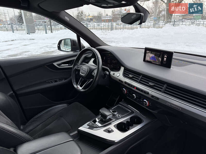 Внедорожник / Кроссовер Audi Q7 2017 в Харькове