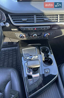 Внедорожник / Кроссовер Audi Q7 2017 в Нововолынске