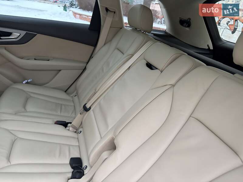 Внедорожник / Кроссовер Audi Q7 2016 в Киеве