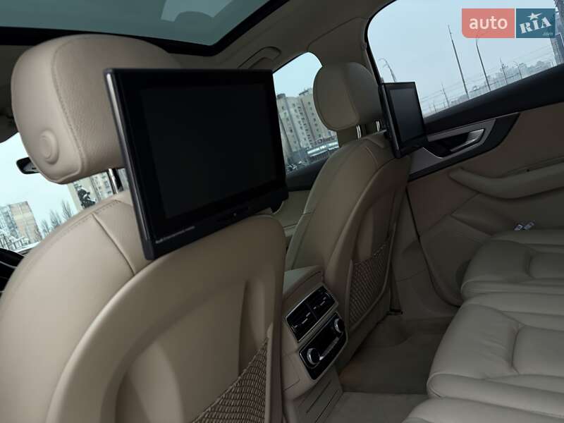 Внедорожник / Кроссовер Audi Q7 2016 в Киеве