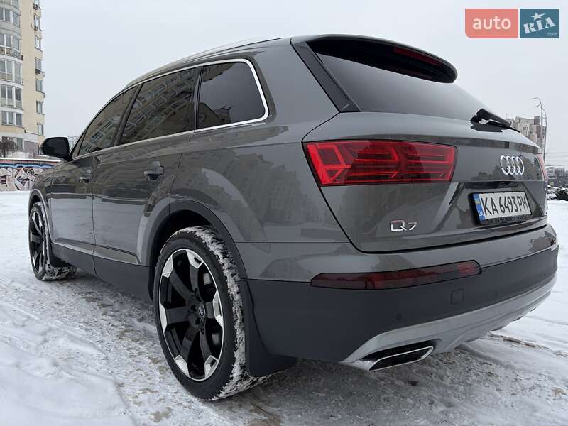 Внедорожник / Кроссовер Audi Q7 2016 в Киеве