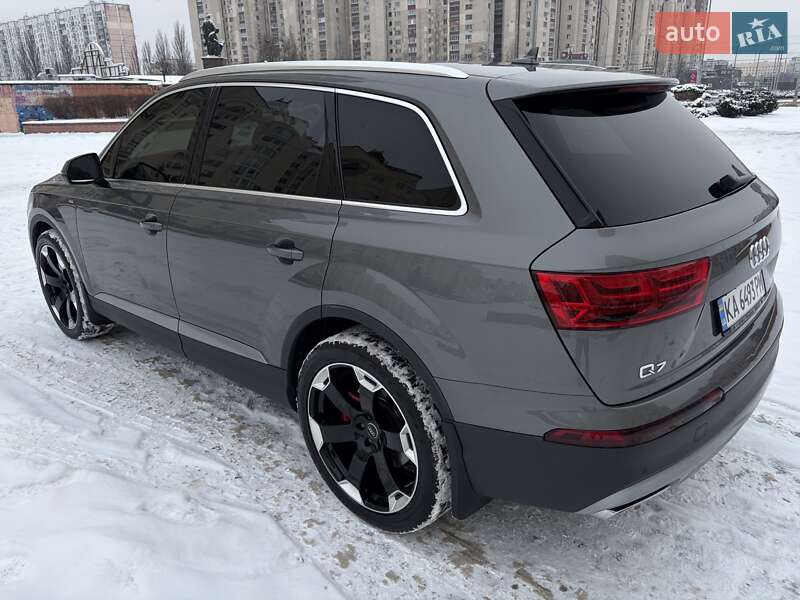 Внедорожник / Кроссовер Audi Q7 2016 в Киеве