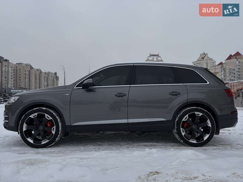 Внедорожник / Кроссовер Audi Q7 2016 в Киеве