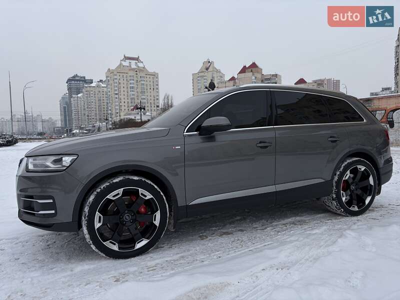 Внедорожник / Кроссовер Audi Q7 2016 в Киеве