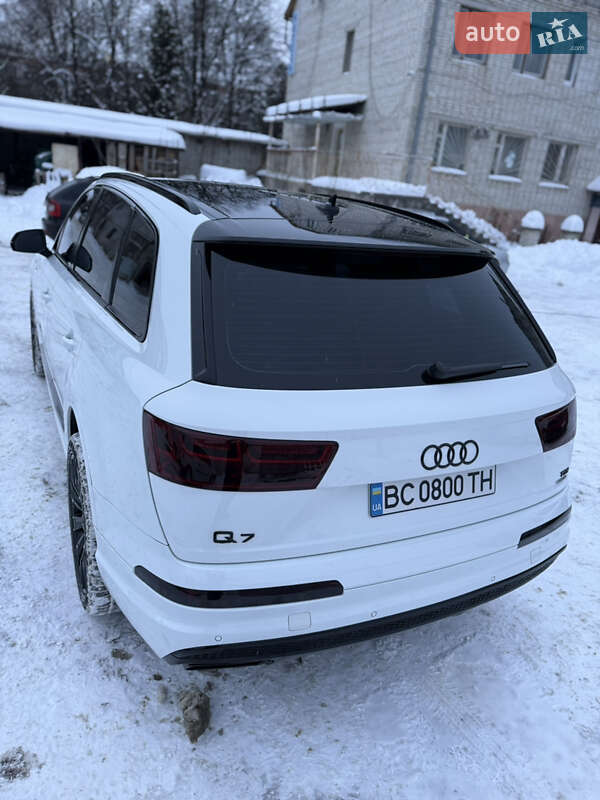 Внедорожник / Кроссовер Audi Q7 2016 в Новояворовске