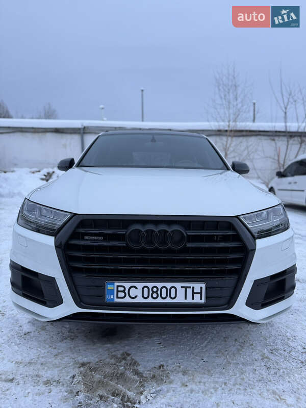 Внедорожник / Кроссовер Audi Q7 2016 в Новояворовске