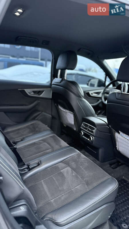 Внедорожник / Кроссовер Audi Q7 2016 в Новояворовске