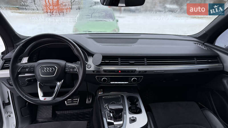 Внедорожник / Кроссовер Audi Q7 2016 в Новояворовске