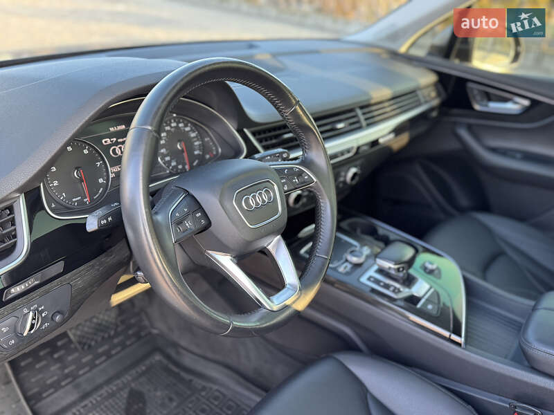 Внедорожник / Кроссовер Audi Q7 2015 в Краснограде