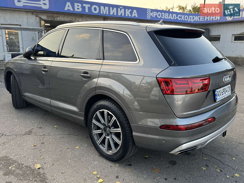 Внедорожник / Кроссовер Audi Q7 2015 в Краснограде