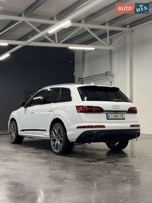 Внедорожник / Кроссовер Audi Q7 2021 в Ильнице