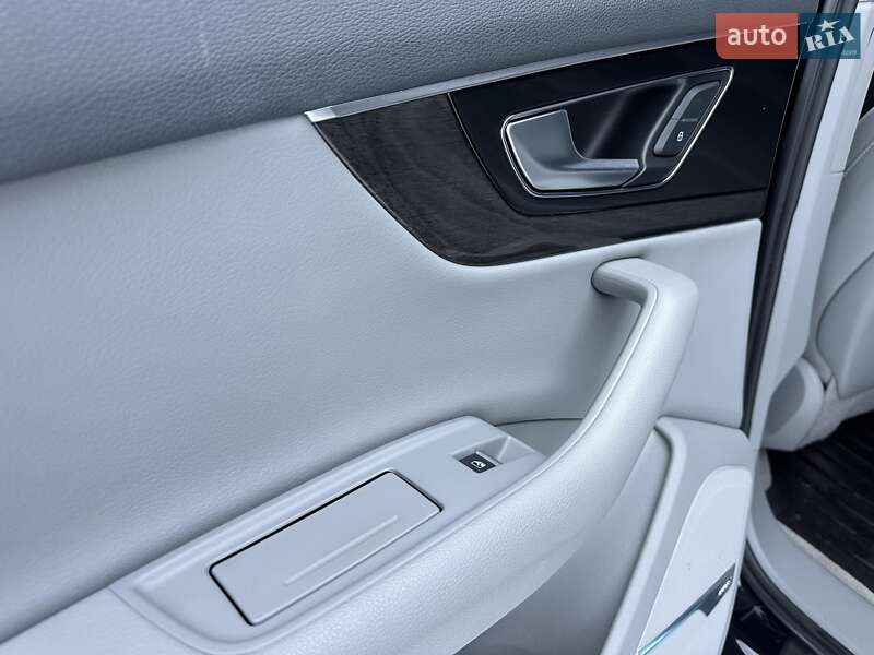 Внедорожник / Кроссовер Audi Q7 2017 в Нетешине