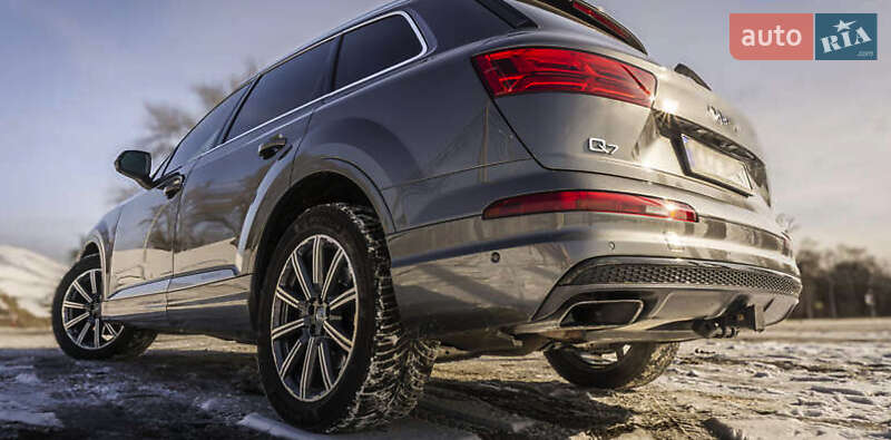 Внедорожник / Кроссовер Audi Q7 2019 в Киеве