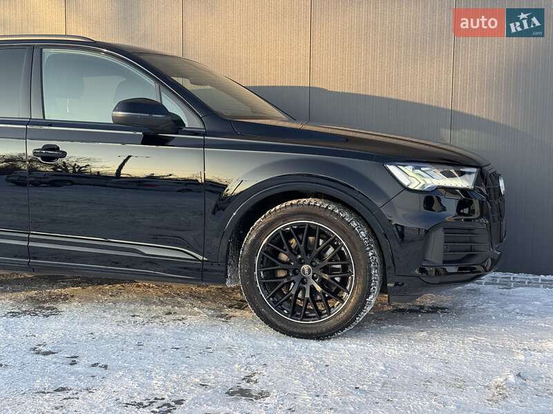 Позашляховик / Кросовер Audi Q7 2020 в Луцьку