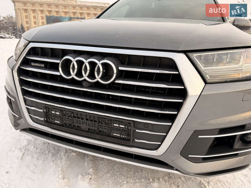 Внедорожник / Кроссовер Audi Q7 2017 в Харькове