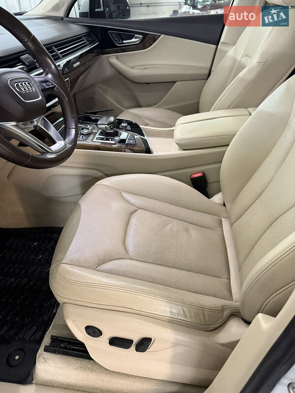 Внедорожник / Кроссовер Audi Q7 2016 в Киеве