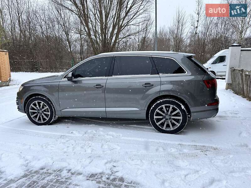 Внедорожник / Кроссовер Audi Q7 2017 в Стрые