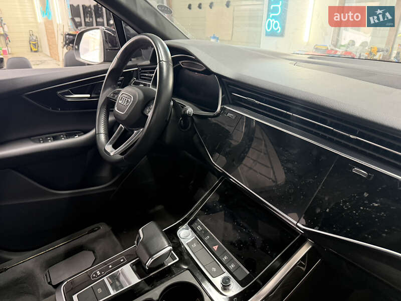 Внедорожник / Кроссовер Audi Q7 2020 в Новояворовске