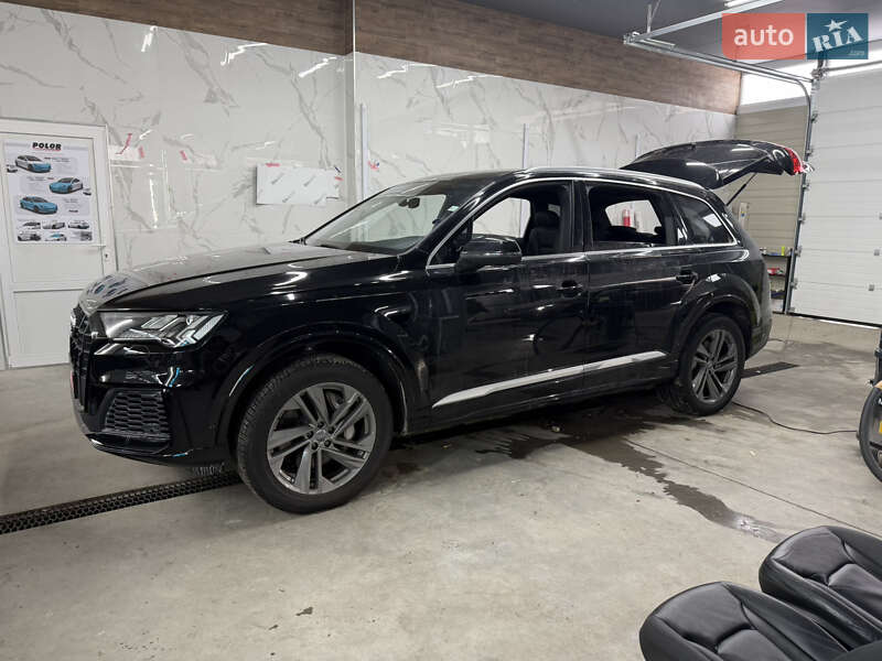 Внедорожник / Кроссовер Audi Q7 2020 в Новояворовске