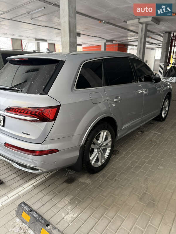 Внедорожник / Кроссовер Audi Q7 2022 в Киеве