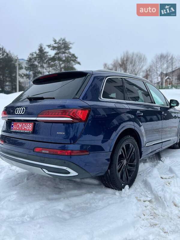 Внедорожник / Кроссовер Audi Q7 2022 в Новояворовске