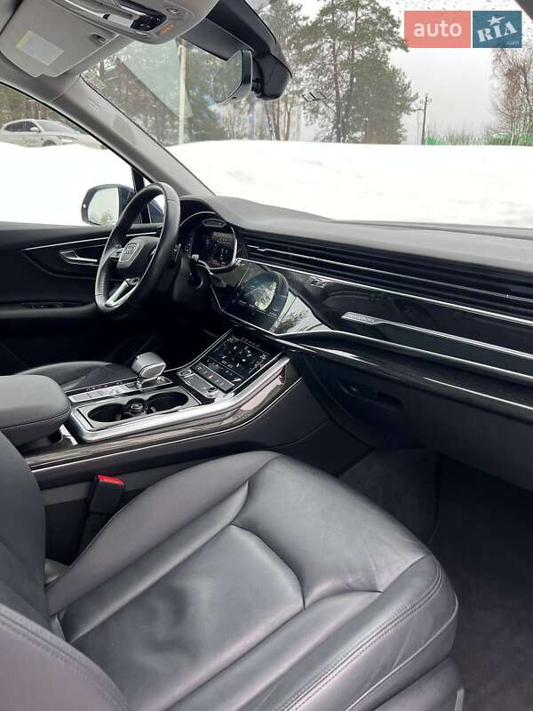 Внедорожник / Кроссовер Audi Q7 2022 в Новояворовске