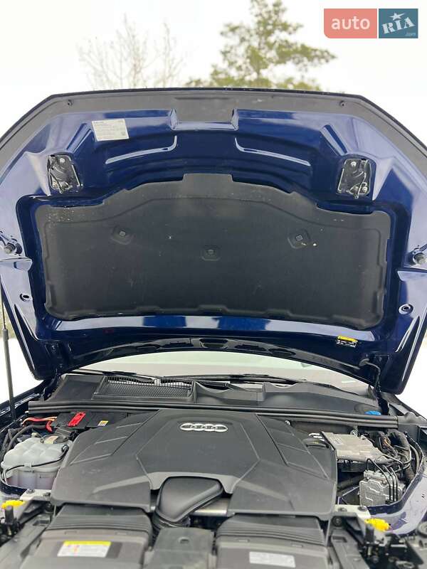 Внедорожник / Кроссовер Audi Q7 2022 в Новояворовске