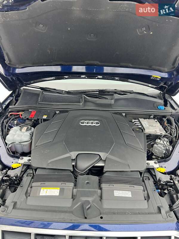Внедорожник / Кроссовер Audi Q7 2022 в Новояворовске