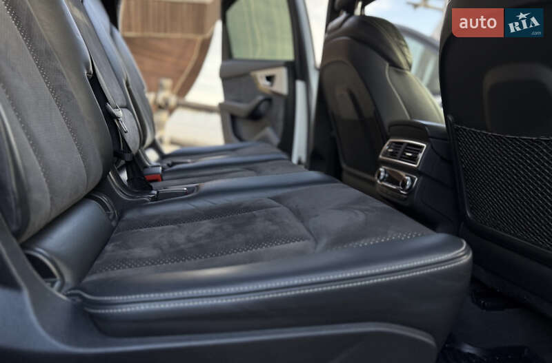 Внедорожник / Кроссовер Audi Q7 2015 в Киеве