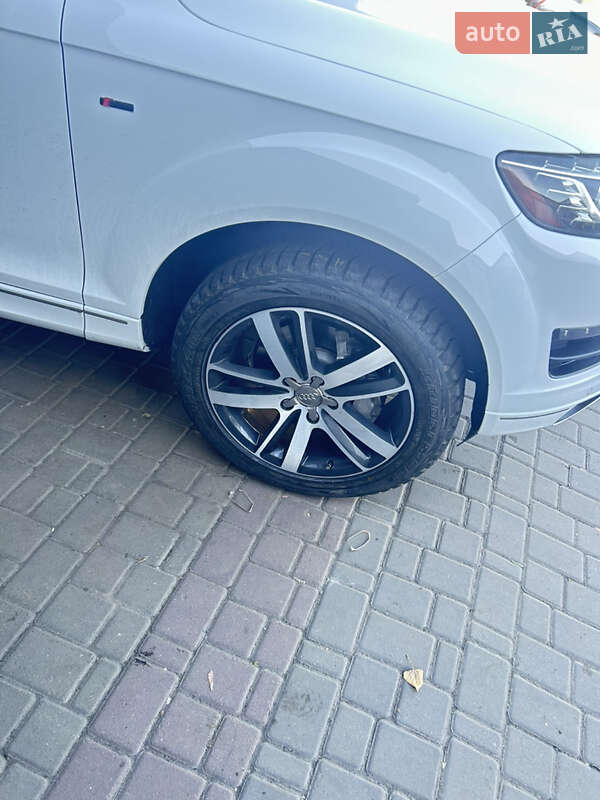 Позашляховик / Кросовер Audi Q7 2010 в Теплику