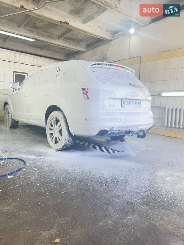 Позашляховик / Кросовер Audi Q7 2010 в Теплику