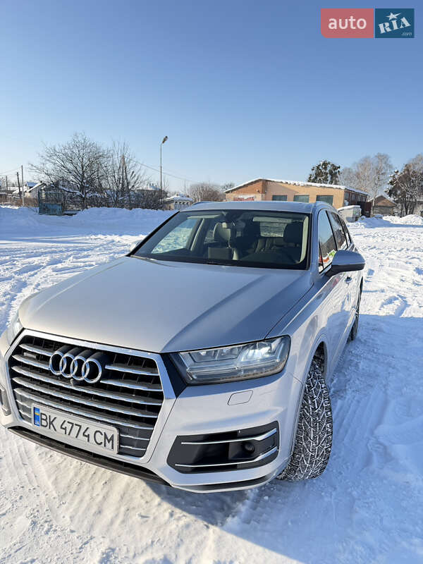Внедорожник / Кроссовер Audi Q7 2016 в Радивилове