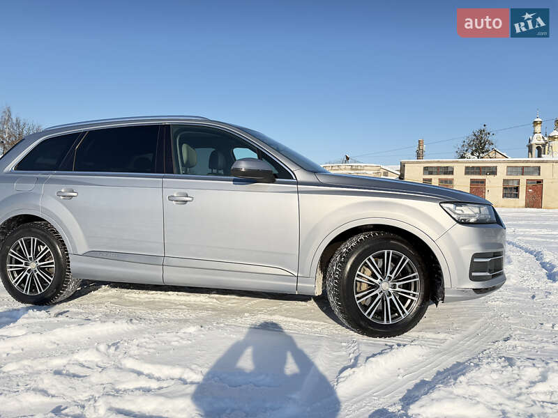 Внедорожник / Кроссовер Audi Q7 2016 в Радивилове