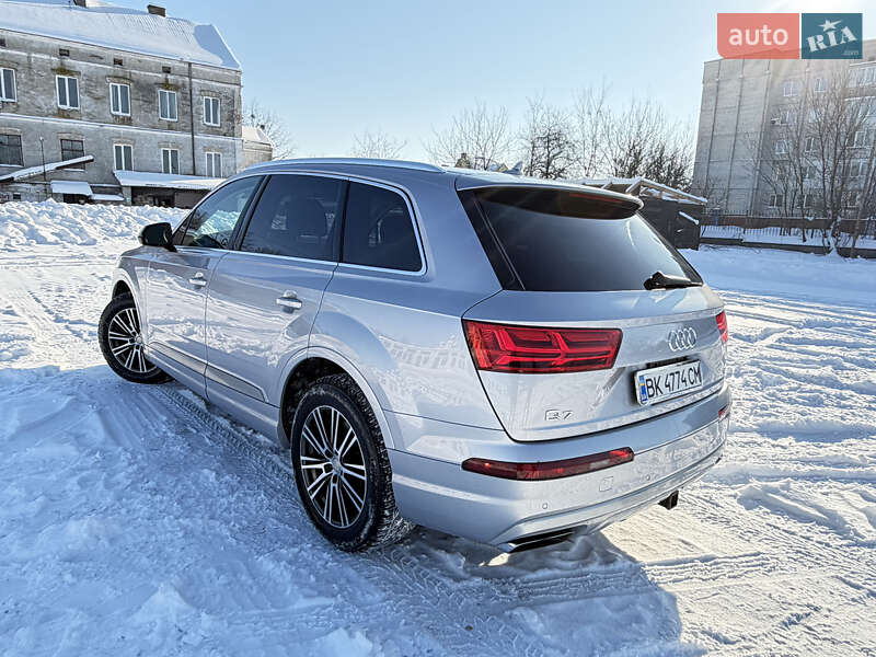 Внедорожник / Кроссовер Audi Q7 2016 в Радивилове
