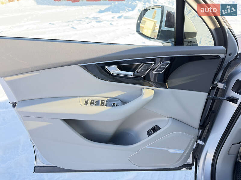 Внедорожник / Кроссовер Audi Q7 2016 в Радивилове