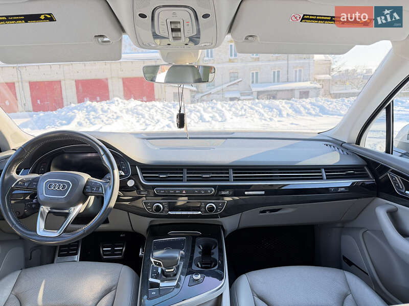 Внедорожник / Кроссовер Audi Q7 2016 в Радивилове
