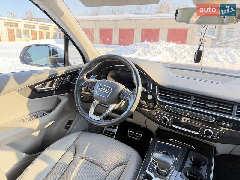 Внедорожник / Кроссовер Audi Q7 2016 в Радивилове