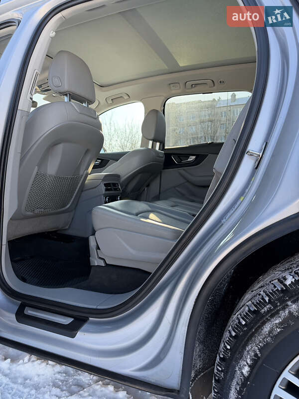 Внедорожник / Кроссовер Audi Q7 2016 в Радивилове