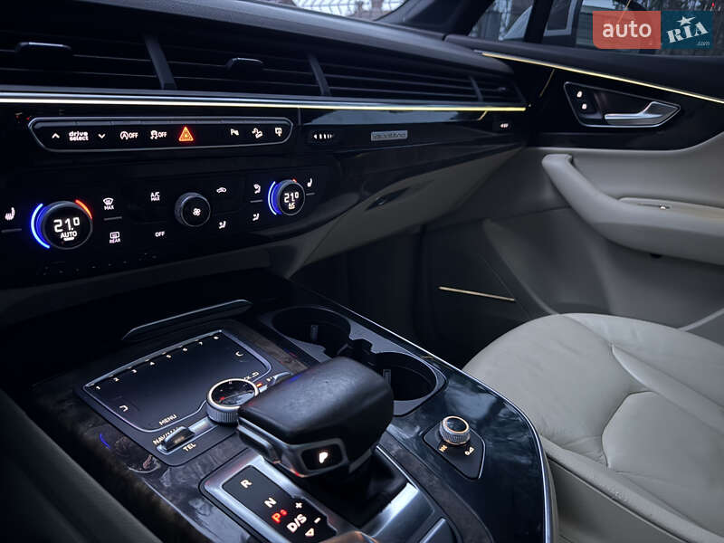 Внедорожник / Кроссовер Audi Q7 2017 в Львове