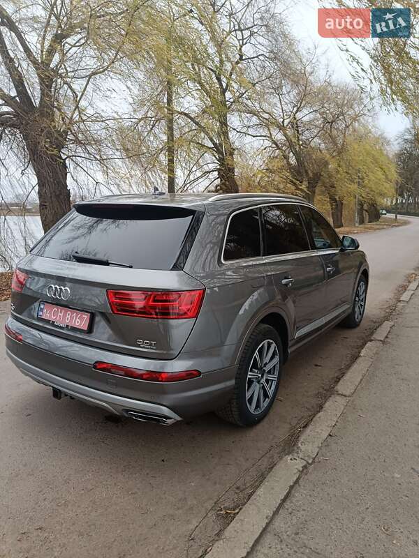 Внедорожник / Кроссовер Audi Q7 2017 в Дубно