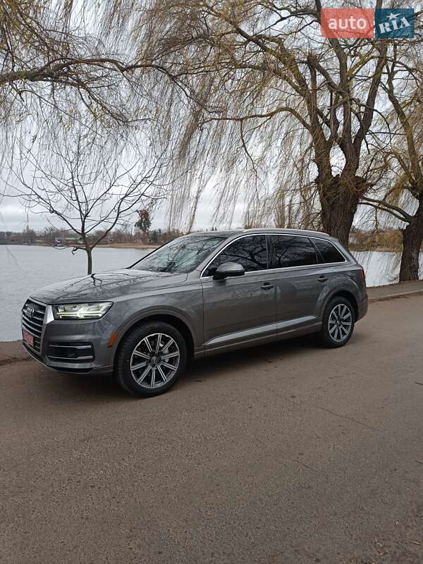 Внедорожник / Кроссовер Audi Q7 2017 в Дубно