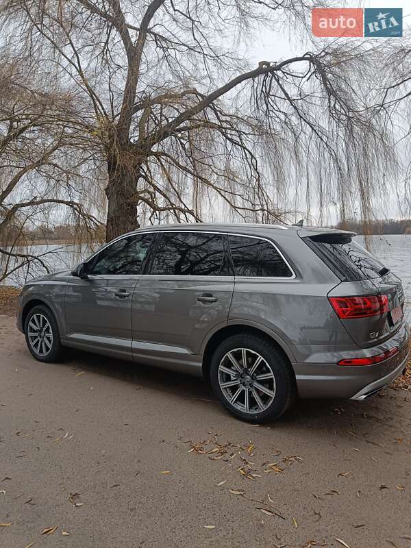Внедорожник / Кроссовер Audi Q7 2017 в Дубно