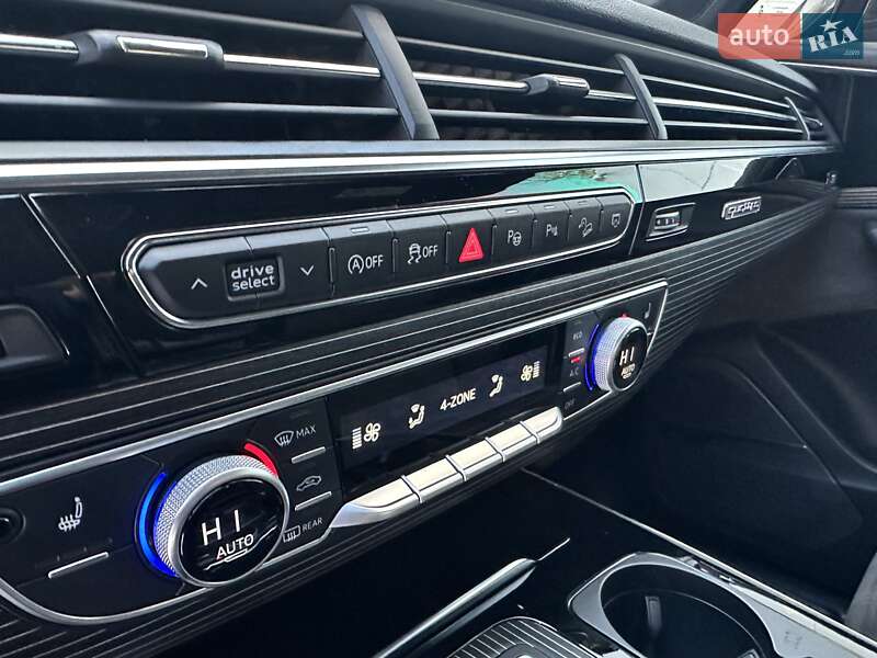 Внедорожник / Кроссовер Audi Q7 2017 в Киеве